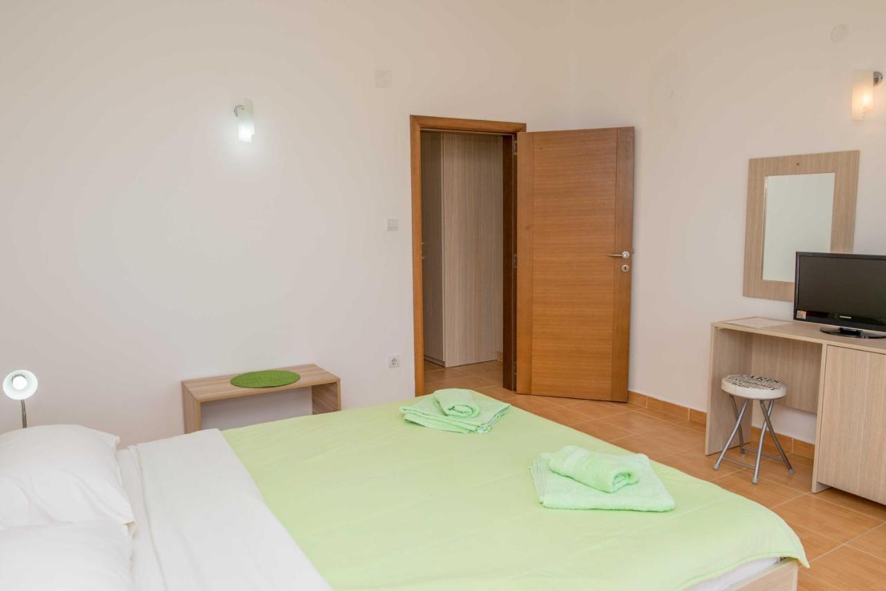 Apartment Vjera *